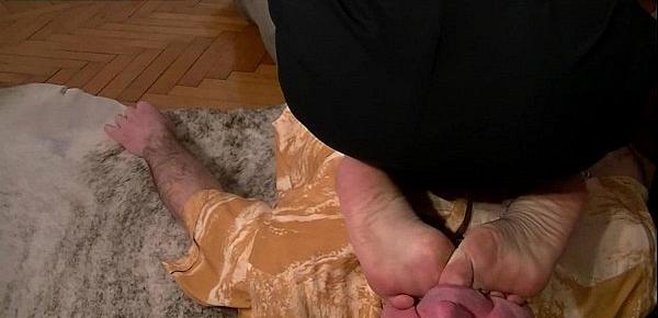  The Professionist - Foot Licking and Trample Free Video